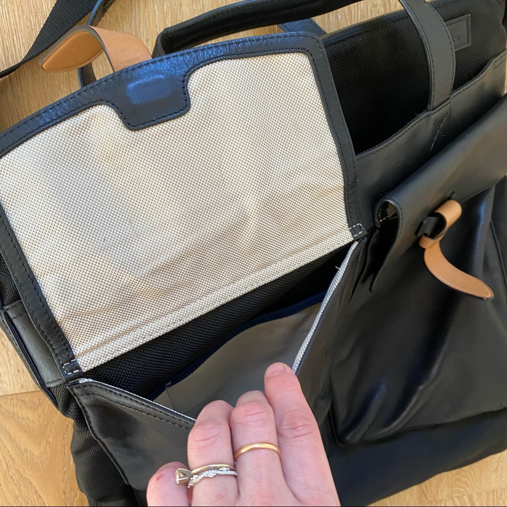 Tumi Santa Monica Whitfield Helmet Leather Nylon Tote Messenger Carry Bag - Picture 3 of 12